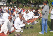पिराई सत्र जल्द शुरू करने व गन्ने का रेट बढ़ाने बारे सौंपा मांग पत्र
