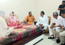 सूबे सिंह की पत्नी का कुशलक्षेम जानने पहुंचें डा. अजय सिंह चौटाला