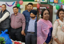 रोटरी क्लब ने जरूरतमंद विद्यार्थियों को वितरित की जर्सियां