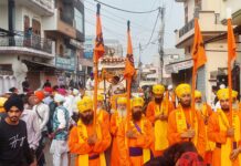 गुरुनानक देव जी का प्रकाश उत्सव को लेकर शहर में निकाला गया भव्य नगर कीर्तन