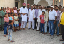 गांव बीड़ कालवा में राजेश कुमार ने समर्थकों सहित कांग्रेस छोडक़र चेयरमेन विक्रम चीमा को दिया समर्थन