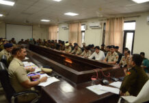 जिले में घटित अपराधों की समीक्षा व कानून एवं व्यवस्था के मद्देनजर पुलिस लाइन करनाल में आयोजित की गई बैठक