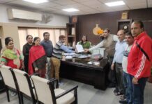 समग्र शिक्षा के जिला कार्यकारणी के द्वारा अपनी मांगों को लेकर अतिरिक्त उपायुक्त महोदय करनाल को सोपा ज्ञापन