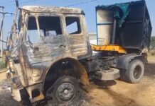 करंट लगने से डंपर में लगी आग ड्राइवर की झुलसने से हुई मौके पर मौत