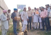 शेख़पुरा बस्ती के रास्ते की समस्या का हल देखने पहुँचे विधायक कल्याण