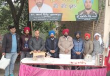 चारों साहिबजादों की याद में चाय बिस्कुट का लंगर प्रशाद लगाया गया