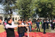 ग्रामीणों ने वर्ष 2047 तक भारत को विकसित राष्ट्र बन जाने की शपथ ली और ग्रामीणों ने संकल्प लिया