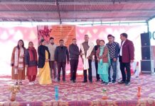 स्कूली छात्रों को बुनियाद, सुपर-100 की प्रक्रिया, सुविधाऐं बताकर प्रतिभागिता के लिए प्रेरित किया