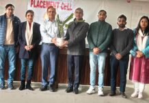 महाविद्यालय के विद्यार्थियों को अंग्रेजी में ध्चनि उच्चारण संबधी जानकारी दी गई