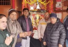 भाजपा नेता डा. गणेश दत्त ने स्वच्छता अभियान के तहत माता काली देवी मंदिर की साफ-सफाई