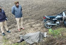 मोटरसाइकिल का संतुलन बिगडऩे के कारण खेत में गिरने से व्यक्ति की हुई मौत