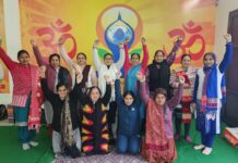 नियमित रूप से योगाभ्यास करने से सर्दी के मौसम में आलस्य से भी छुटकारा मिलता है