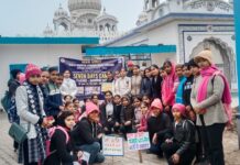 एन.एन.एस शिविर में छात्राओं ने ग्रामीणों को बेटी पढ़ाओ बेटी बचाओ का संदेश दिया