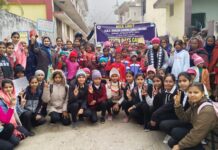 एन.एस.एस कैंप के तीसरे दिन छात्राओं को योग के साथ आधुनिक बैंकिंग सिखाई