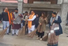 श्रीराम प्राण प्रतिष्ठा के उपलक्ष्य में चलाया सफाई अभियान