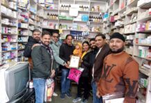 निफा संस्था की ओर से बेटी के जन्म पर लोहड़ी का त्योहार मना रहे हैं