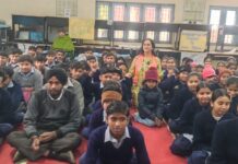 अमेरिका में पत्रकार अधोया की बेटी का पैतृक गांव में किया स्वागत