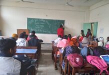 रेड क्रॉस तथा रेड रिबन क्लब द्वारा महाविद्यालय में हस्ताक्षर अभियान का आयोजन