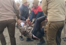 इंद्री में एथनॉल फैक्ट्री में बिजली लाइन की सप्लाई को लेकर किसान प्रशासन आमने सामने हुई झड़प। किसानो को लिए हिरासत में