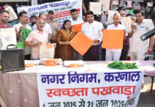 स्वच्छता पखवाड़ा में प्लास्टिक बाहर-कपड़ा अंदर की चलाई गतिविधि, कर्ण गेट बाजार में 500 से अधिक कपड़े के थैले किए वितरित