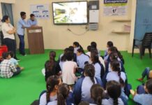 दादुपुर रोड़ान के सरकारी स्कूल में आयोजित समर कैम्प में बच्चों को दी वर्चुअल जानकारी