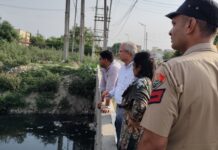 निगमायुक्त डॉ. वैशाली शर्मा ने कर्ण कैनाल नाला व ड्रेन नम्बर 1 का निरीक्षण कर देखी साफ-सफाई।