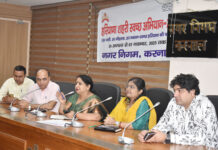 हरियाणा शहर स्वच्छता अभियान के तहत दरौगाओं में की क्षमता निर्माण, महापौर रेनू बाला गुप्ता, निगमायुक्त डॉ. वैशाली शर्मा तथा पार्षद रहे मौजूद।