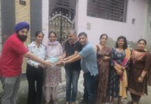 ओजल्या चैरिटेबल ट्रस्ट द्वारा ज़रूरतमंद छात्रा को पुस्तकें भेंट की गईं