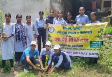 राजकीय कन्या वरिष्ठ माध्यमिक विद्यालय में हर घर तिरंगा अभियान के तहत रैली और एक पेड़ मां के नाम कार्यक्रम का हुआ आयोजन