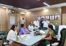 लाल डोरा क्षेत्रवासियों को प्रॉपर्टी सर्टिफिकेट जारी करने के कार्य में लाएं तेजी, सीवरेज चौक, जलापूर्ति व स्ट्रीट लाईट की शिकायत का त्वरित समाधान करें अधिकारी- महापौर।