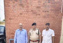 कब्जे से 7 किलो 30 ग्राम गांजा फूल पत्ती व एक मोटरसाइकिल की बरामद।*