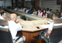 जिला के सभी कार्यालयों में बायोमेट्रिक मशीन द्वारा दर्ज की जाए उपस्थिति : डीसी उत्तम सिंह