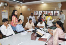 महापौर रेनू बाला गुप्ता ने जन सुनवाई में नागरिकों की समस्याओं का किया समाधान।