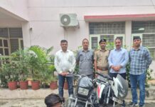 दो पहिया वाहन चोरी के मामले में दो आरोपी गिरफ्तार