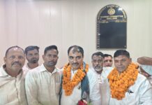 नवनियुक्त मार्किट कमेटी चेयरमैन जसमेर राणा व वाइस चेयरमैन मंजीत सैनी ने संभाला पदभार