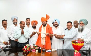 рдорд╛рд░реНрдХреЗрдЯ рдХрдореЗрдЯреА рдХреЗ рдЪреЗрдпрд░рдореИрди рддрд░рдгрджреАрдк рд╡реЬреИрдЪ рдХреЗ рд╕рд╛рде рдореБрдЦреНрдпрдордВрддреНрд░реА рд╕реЗ рдорд┐рд▓рд╛ рдХрд┐рд╕рд╛рдиреЛрдВ рдХрд╛ рдкреНрд░рддрд┐рдирд┐рдзрд┐рдордВрдбрд▓