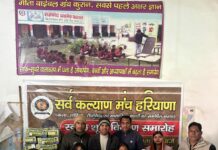 रायतख़ाना सरकारी स्कूल में 118 जरूरतमंद बच्चों को बांटे गए स्कूल शूज़