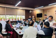 महापौर रेनू बाला गुप्ता ने जन सुनवाई में नागरिकों की समस्याओं का किया समाधान, अधिकारियों को दिए आवश्यक दिशा-निर्देश।