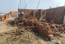 दो अवैध कॉलोनियों पर चला डीटीपी का पीला पंजा