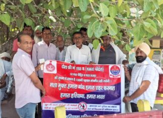 नशा मुक्त भारत अभियान के तहत करनाल पुलिस का जागरूकता अभियान, ग्रामीणों को किया जागरूक