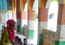 एसडीएम डॉ रमन गुप्ता ने गांव चन्द्राव के राजकीय माध्यमिक विद्यालय का औचक निरीक्षण कर मिड डे मील योजना का लिया जायजा, विद्यार्थियों के साथ बैठकर खाया भोजन