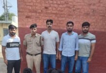 स्नैचिंग की वारदात को अंजाम देने वाले तीन आरोपी गिरफ्तार, छीना गया मोबाइल फोन बरामद